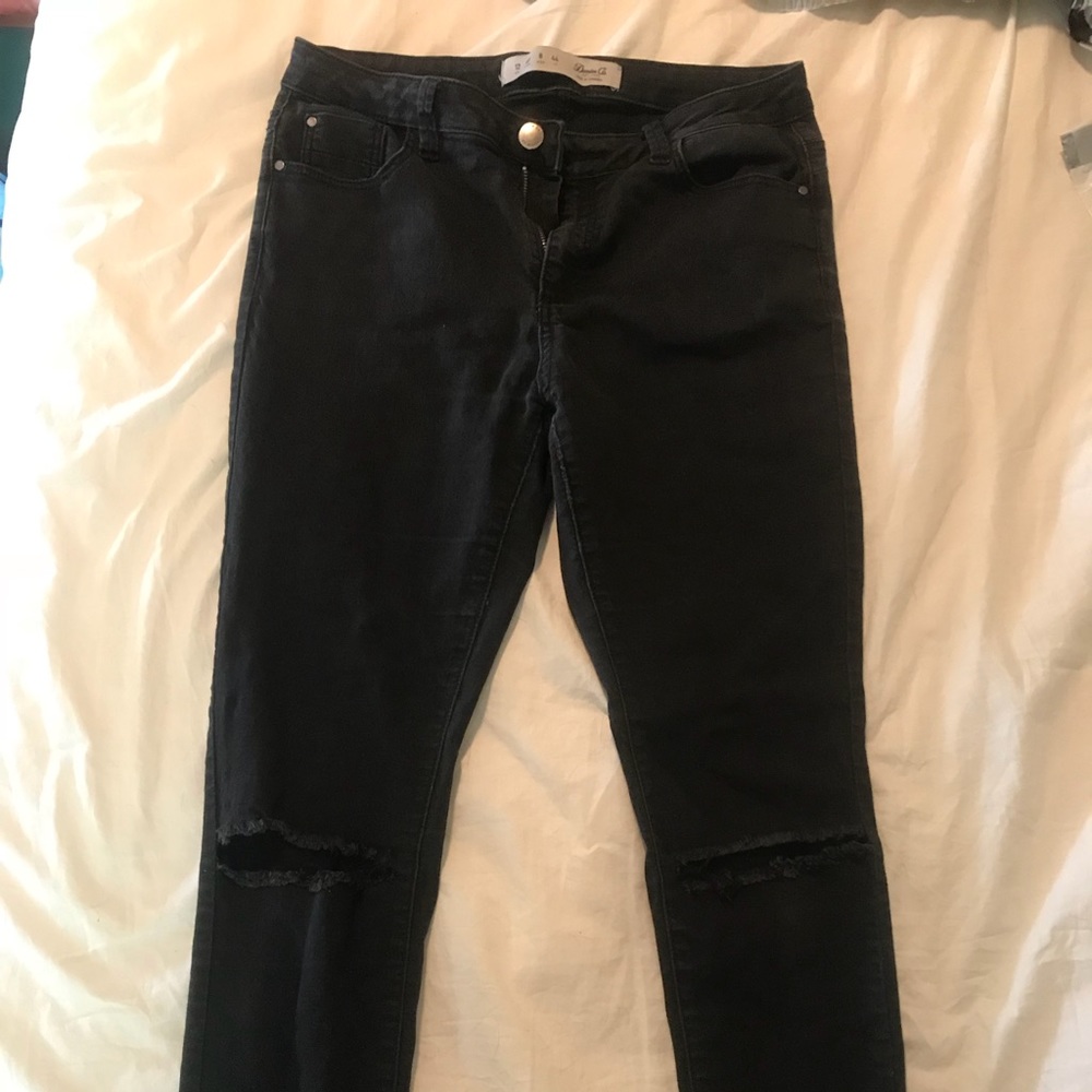 Black jeans with slit knees